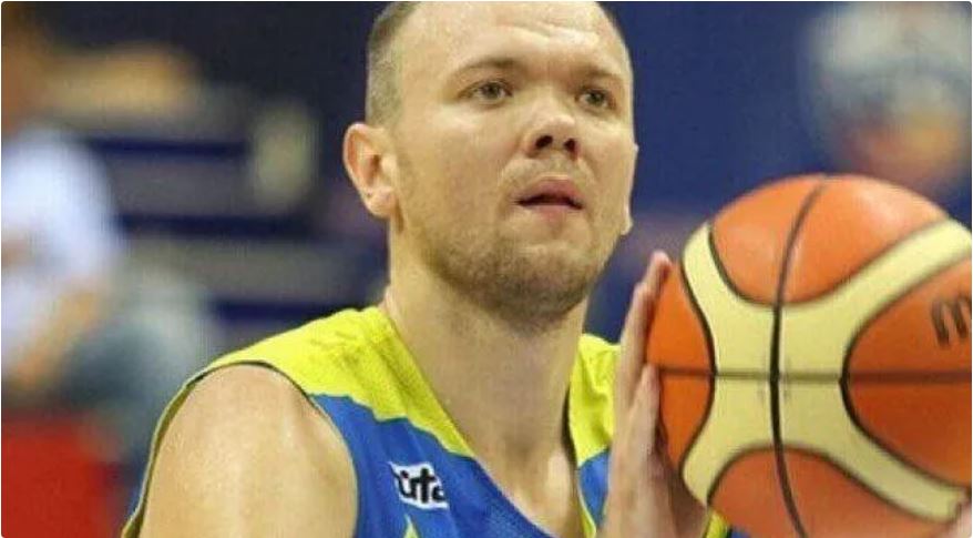 Capa: Astro do basquete ucraniano morre em ataques de mísseis da Rússia