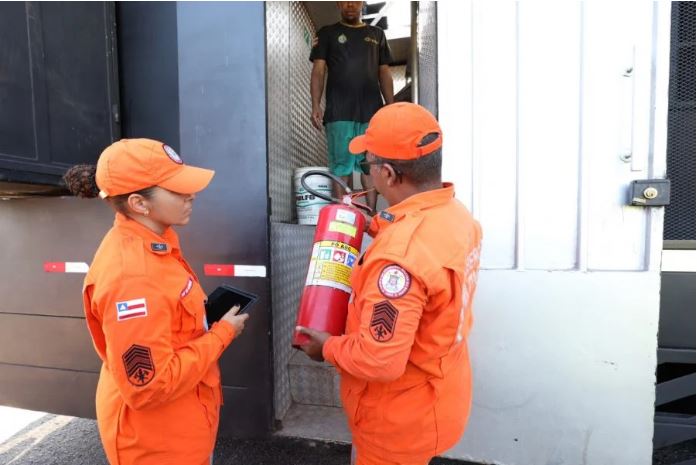 Capa: Motoristas de trios elétricos farão teste de alcoolemia antes e depois dos desfiles nos circuitos do Carnaval