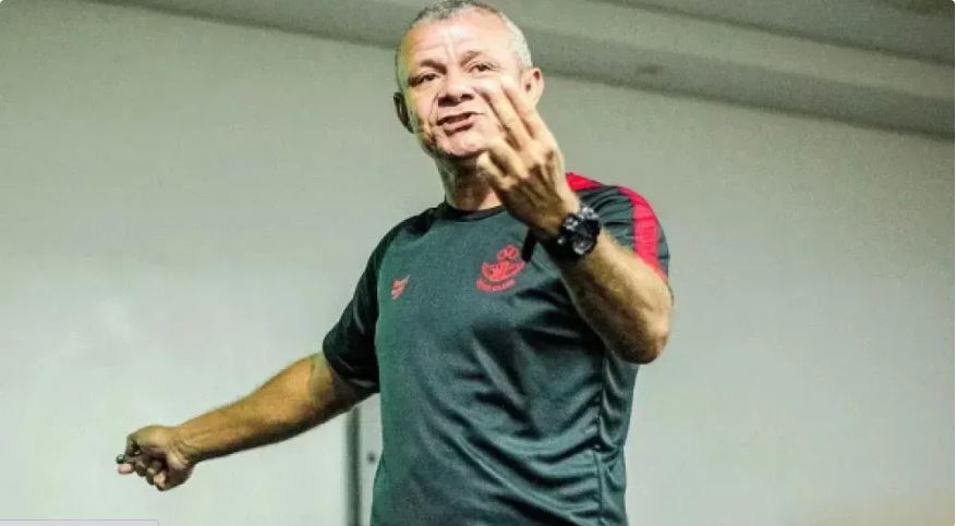 Capa: Técnico do Moto Club é preso no vestiário minutos antes de clássico no Maranhão