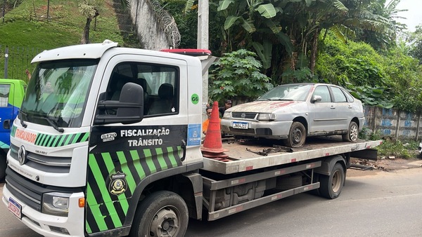 Capa: LIMPEZA TOTAL! Transalvador faz a limpa e remove carros abandonados no Vale da Muriçoca