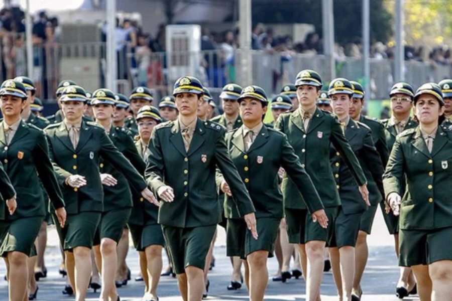 Capa: Apenas 10% do efetivo das Forças Armadas Brasileira são mulheres