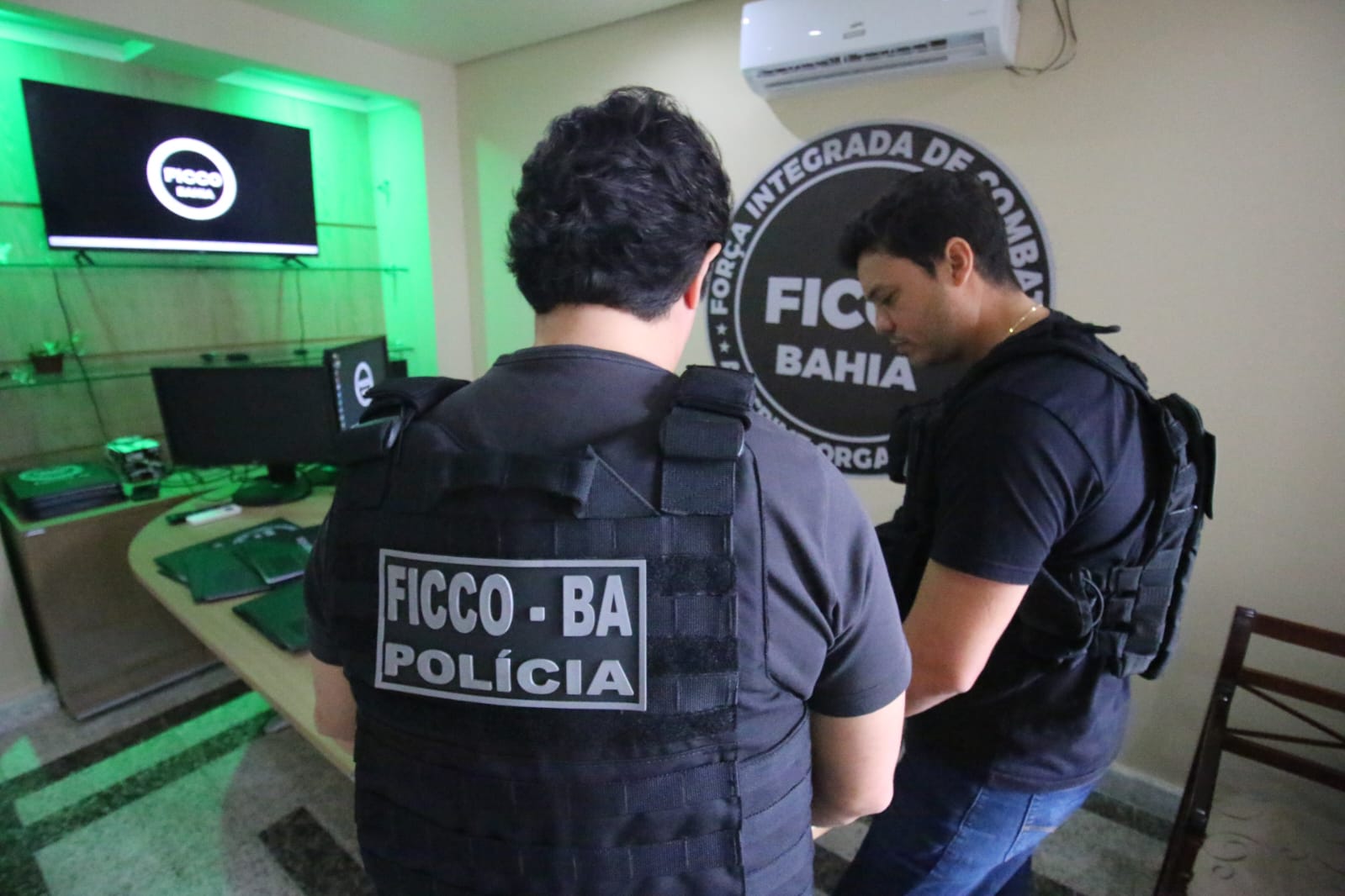 Capa: PRA CIMA DO CV: Polícia realiza mega operação nesta quinta-feira