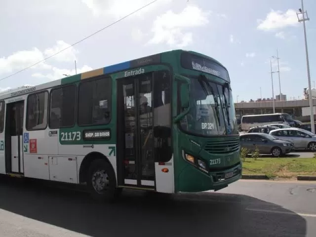 Capa: PASSAGEM DIRETA PRO INFERNO! Assaltantes atacam ônibus e um acaba morto por passageiro