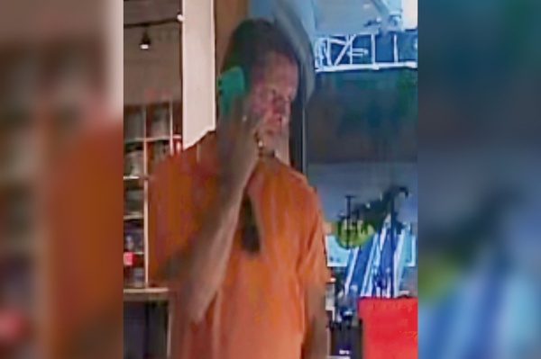 Capa: MÃO LEVE: homem furta óculos em loja dentro do Salvador Shopping