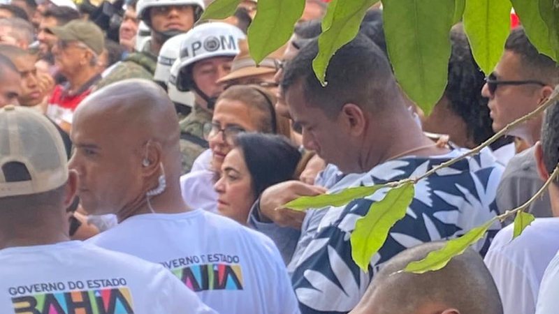 Capa: BARRADA NO BAILE: Moema Gramacho enfrenta constrangimento em festejo do governo no 2 de Julho