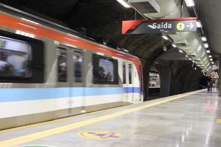 Capa: Linha 2 do metrô opera em única via após problema elétrico