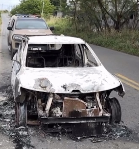 Capa: PISTA QUENTE! Corpo carbonizado é encontrado dentro de porta-malas de carro incendiado na Cia-Aeroporto