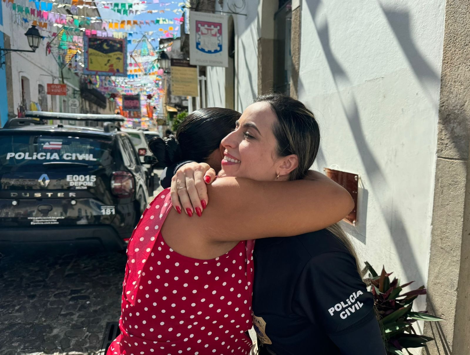 Capa: Polícia Civil encontra adolescente perdida no desfile do 2 de Julho