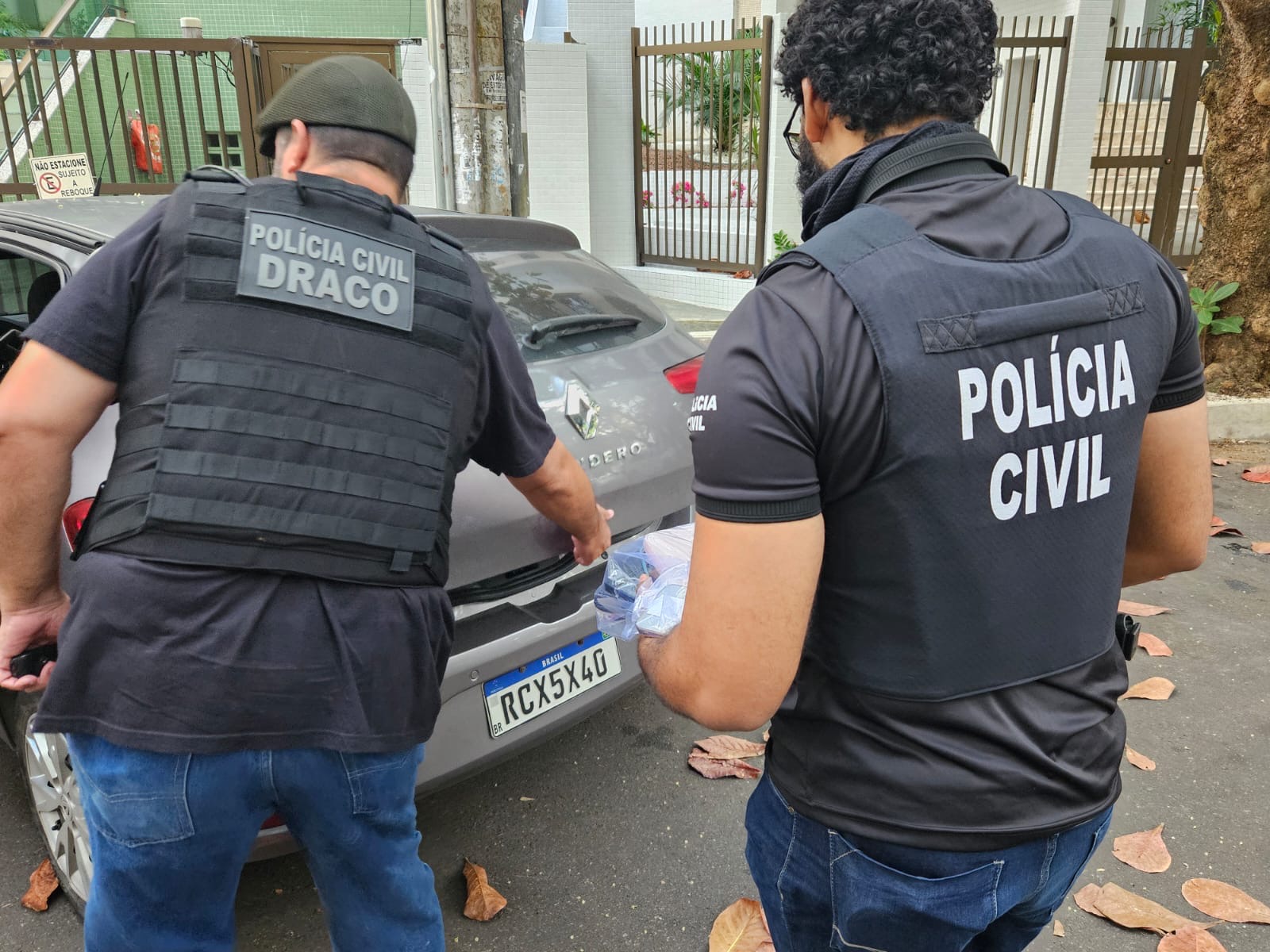 Capa: Polícia Civil cumpre mandados durante Operação Balcones