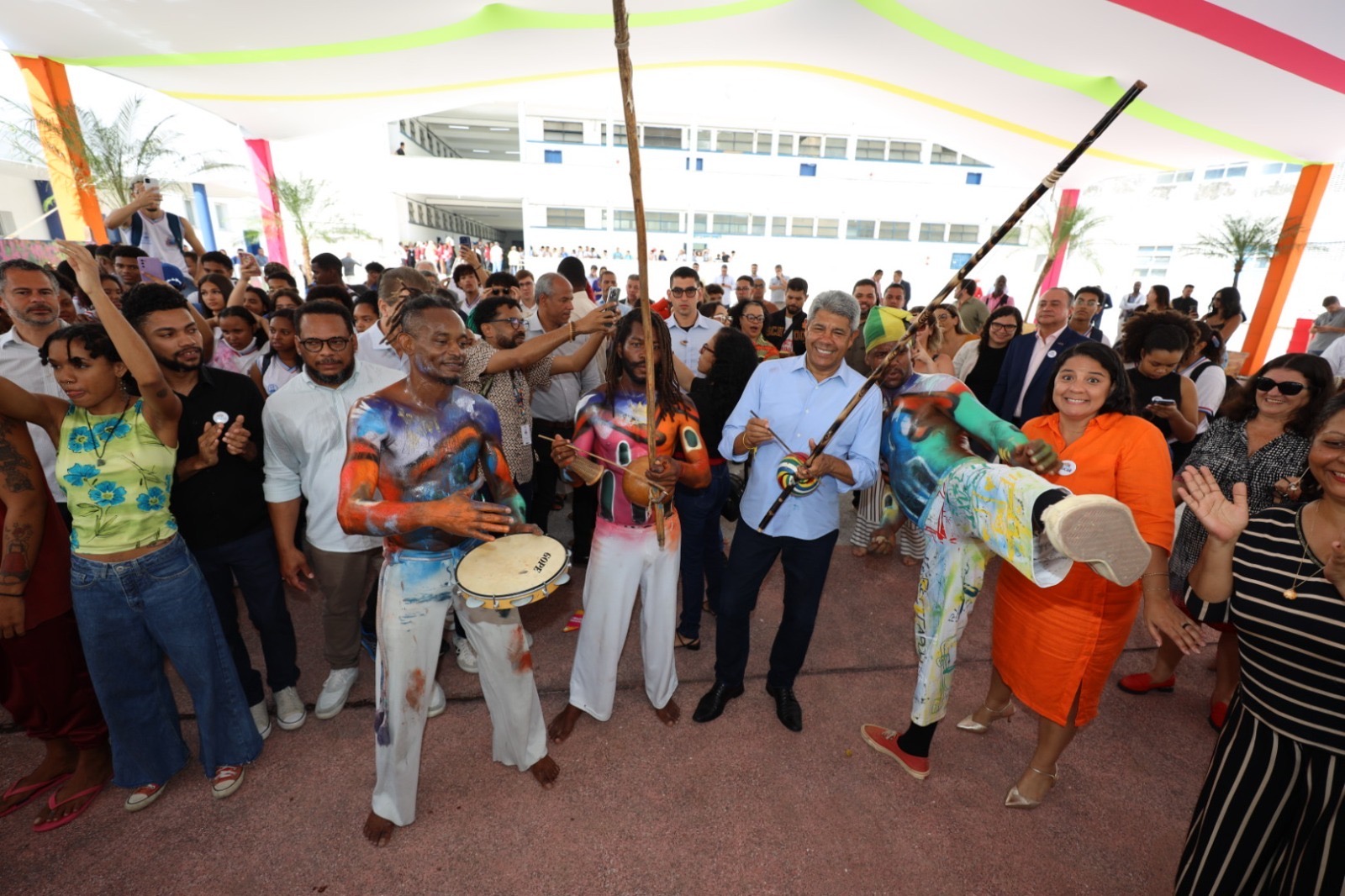 Capa: “Essas escolas vão chegar aos quilombos, às aldeias indígenas, à zona rural”, enfatizou o governador durante anúncio de projeto que aporta R$ 1,2 bilhão para a construção e modernização dos colégios estaduais