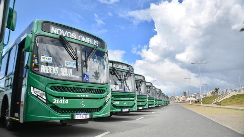 Capa: Ônibus seguem sem circular na Engomadeira após sequestro