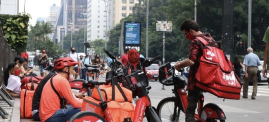 Capa: STF reconhece vínculo de entregador de aplicativo com empresa