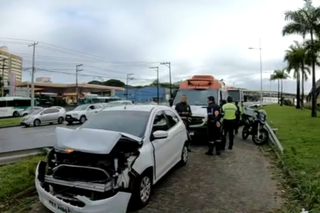 Capa: Após acidente na Av. Paralela, homens fingem prestar socorro e roubam vítima