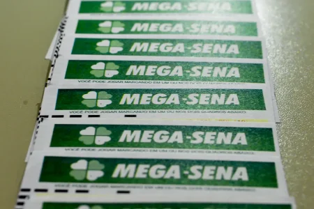 Capa: Mega-Sena sorteia R$ 65 milhões nesta terça