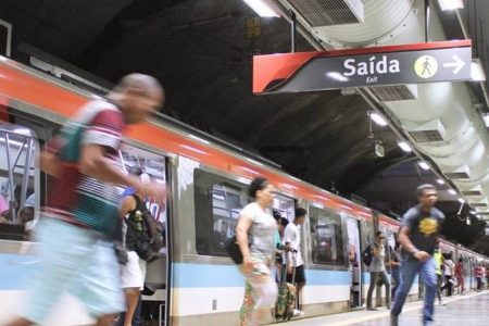 Capa: Metrô terá horário ampliado para facilitar ida e volta ao jogo entre Bahia e Flamengo