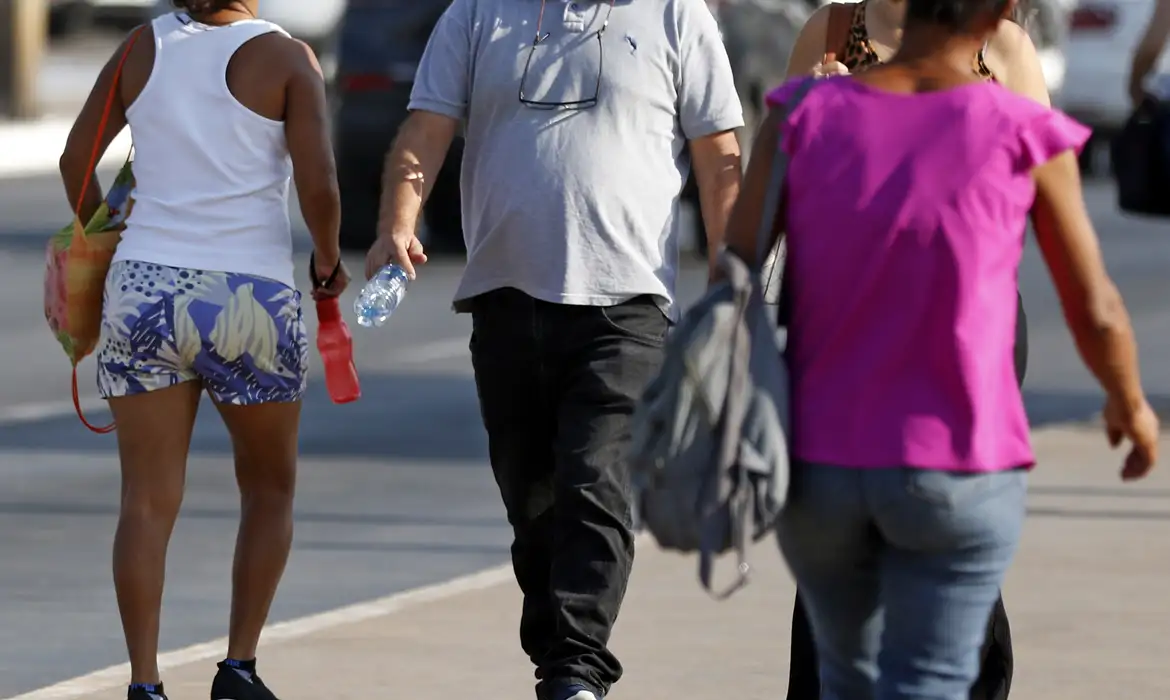 Capa: Brasil deve registrar nova onda de calor até quarta-feira