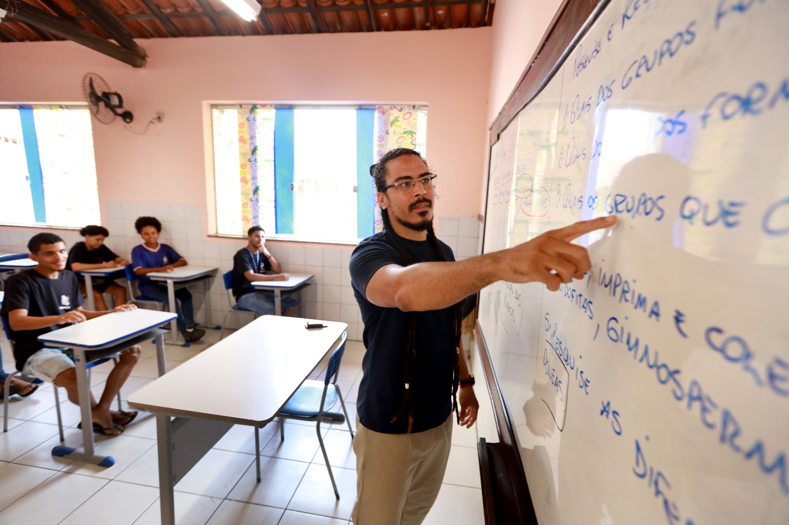 Capa: Estado convoca 1.677 novos profissionais da Educação, nesta quarta-feira (25)