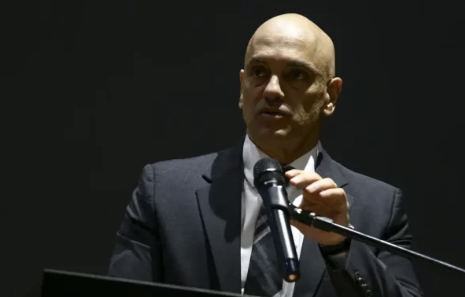 Capa: Moraes determina desbloqueio do X no Brasil