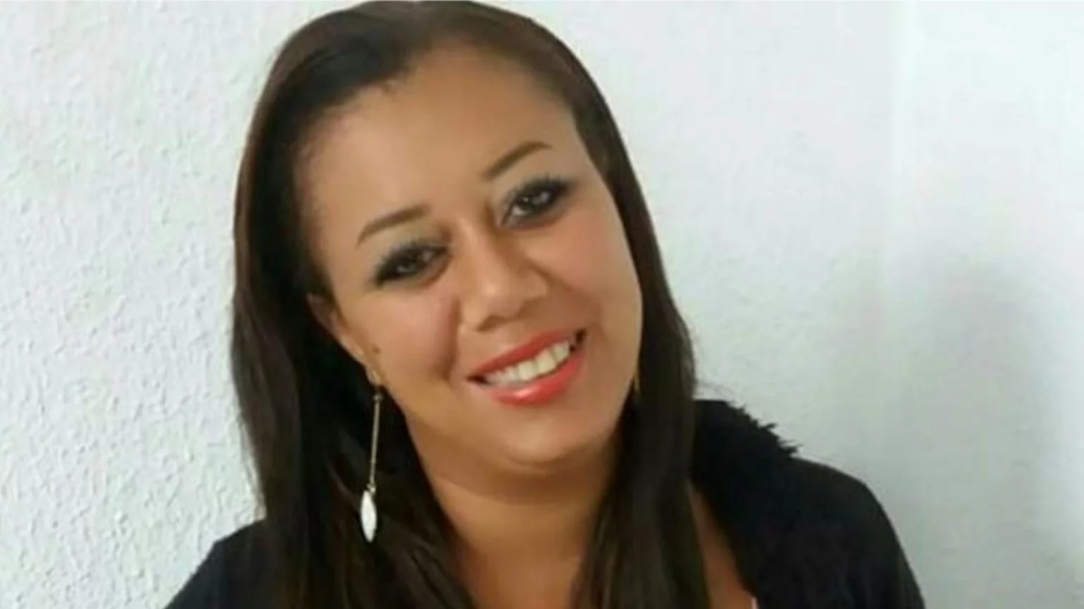 Capa: Professora do município de Lauro de Freitas é encontrada morta dentro de hotel no bairro de Itapuã