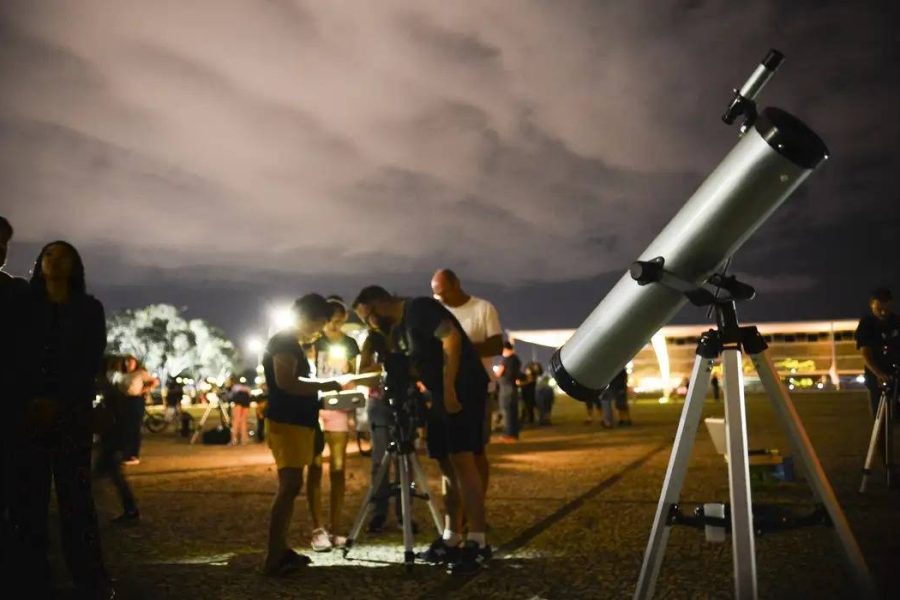 Capa: Cometa que passará perto da Terra poderá ser visto no Brasil