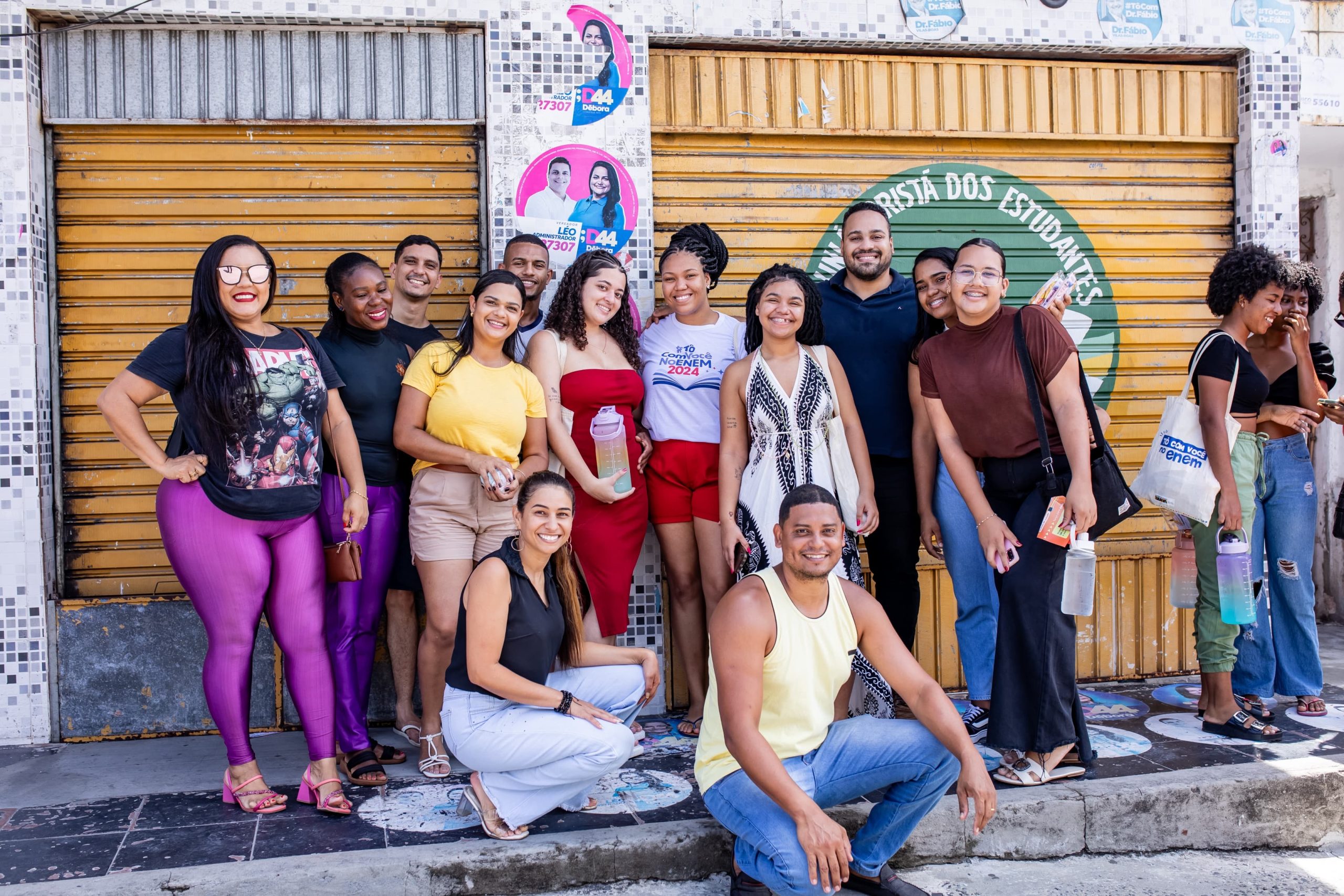 Capa: Helton Carlucho realiza ação de apoio aos estudantes durante o primeiro dia de prova do Enem