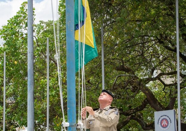 Capa: Dia da Bandeira é celebrado amanhã pela PM na Vila Militar