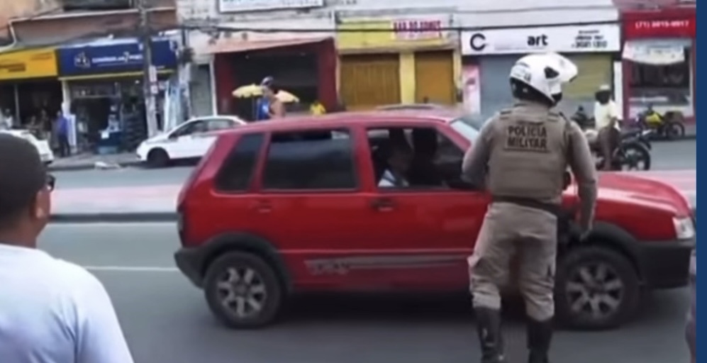 Capa: FLAGRANTE DA TV BAHIA: homem é baleado na Sete Portas; veja vídeo